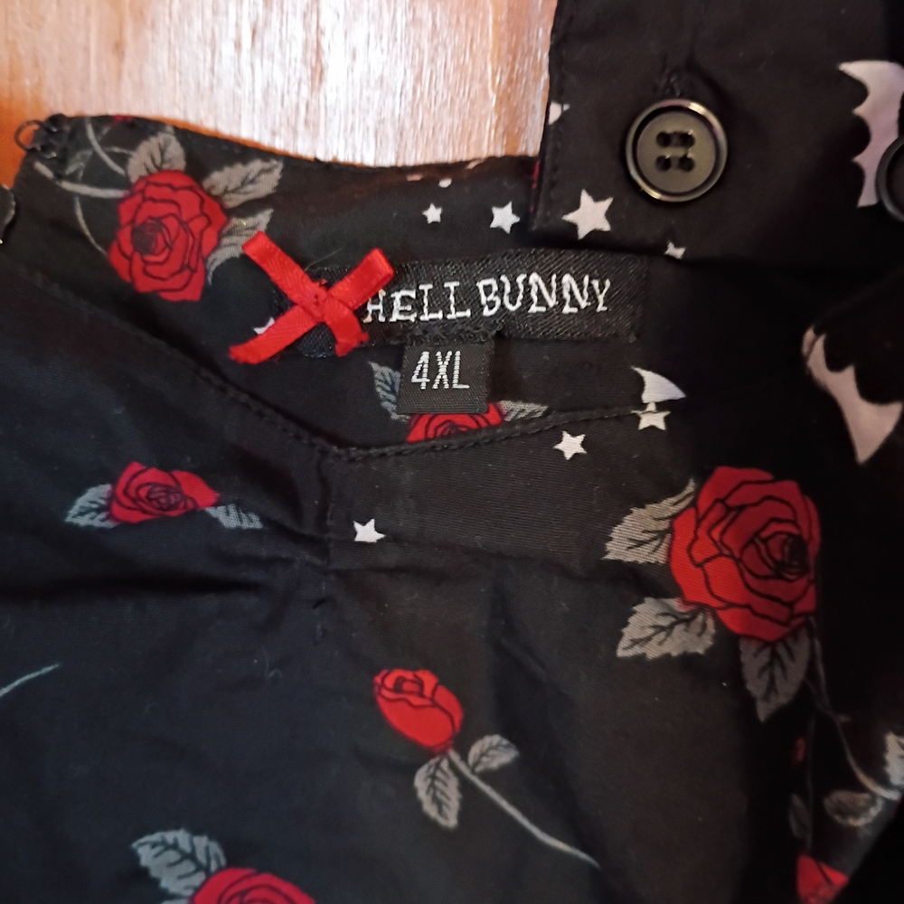 Hell Bunny Black Dress with Red Roses and White Skulls - Picture 4 of 4